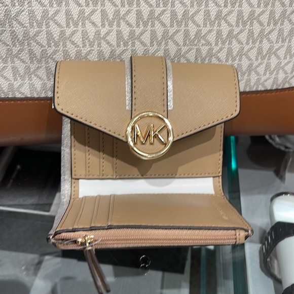 MICHAEL KORS
Carmen Medium Flap Bifold Faux Fur-Leather Wallet
Camel 
NWT - Picture 10 of 16